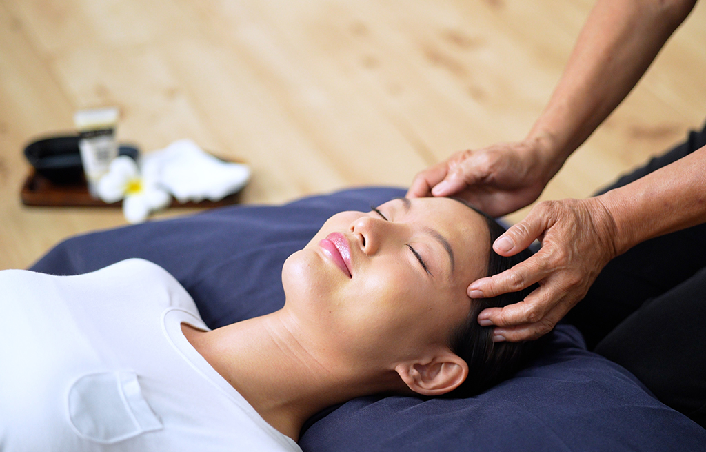 Facial-&-Head-Massage